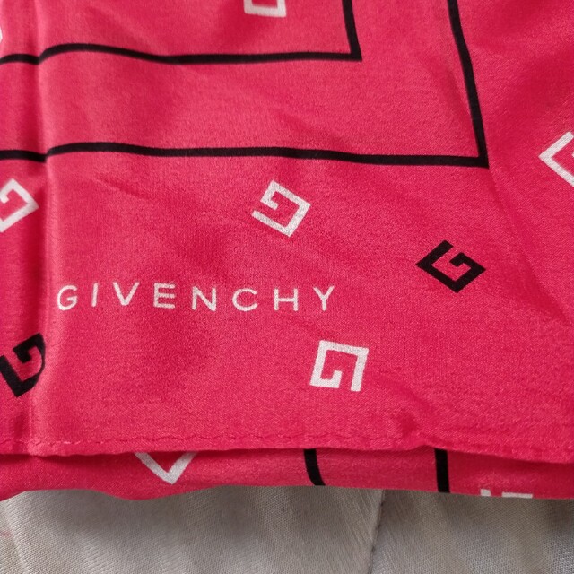 GIVENCHY(ジバンシィ)のジバンシイ　スカーフ　美品 レディースのファッション小物(バンダナ/スカーフ)の商品写真