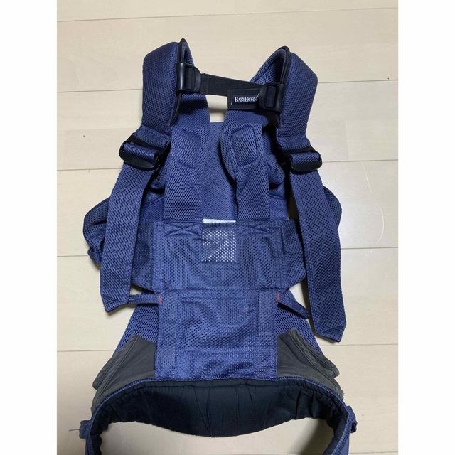 BABYBJORN(ベビービョルン)のベビービョルン　ネイビー　ワンプラス　メッシュ キッズ/ベビー/マタニティのキッズ/ベビー/マタニティ その他(その他)の商品写真