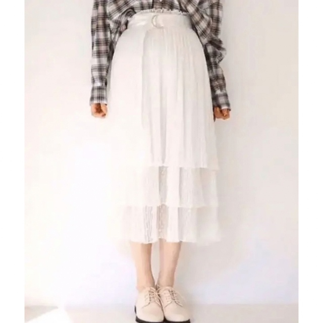 one after another NICE CLAUP(ワンアフターアナザーナイスクラップ)のナイスクラップ  ドットチュールスカート　白 レディースのスカート(ロングスカート)の商品写真