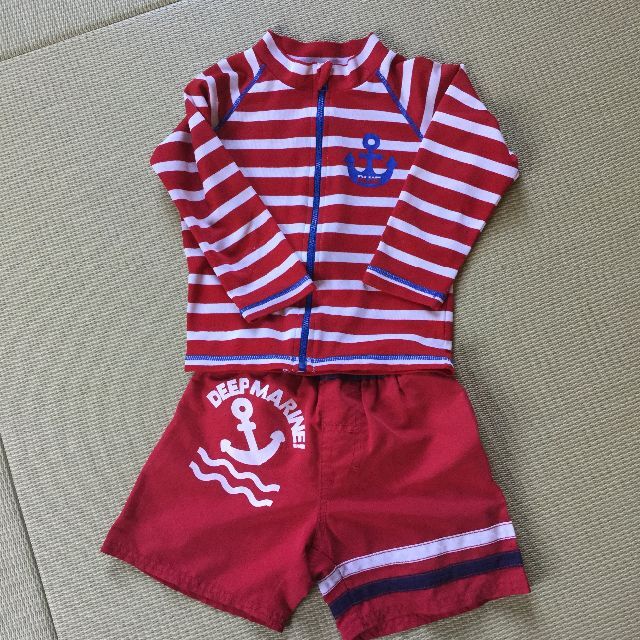 子供服　ラッシュガード　95cm 上下セット キッズ/ベビー/マタニティのキッズ服男の子用(90cm~)(その他)の商品写真