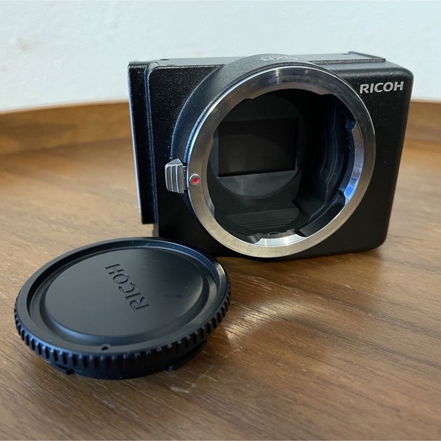 Begin掲載 RICOH GXR mount A12 + P10 + ビューファインダー など