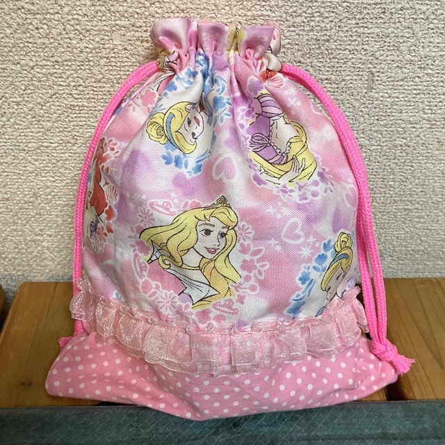 新品　未使用　ハンドメイド　プリンセス　ピンク　巾着　給食袋　25×20 女の子 ハンドメイドのキッズ/ベビー(外出用品)の商品写真