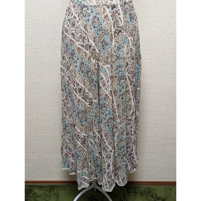 HIROKO KOSHINO(ヒロココシノ)のHIROKO KOSHINO コシノ　ヒロコ　柄　ロング　スカート　11号 レディースのスカート(ロングスカート)の商品写真