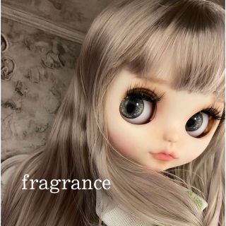 カスタムアイシードール　白肌　ストレート毛先カール　icydoll(人形)