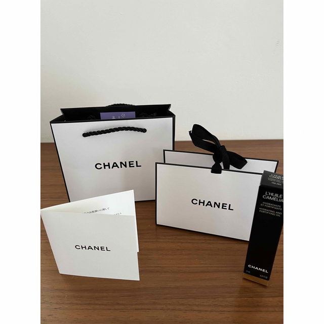 CHANEL(シャネル)のCHANEL ショッパー　ショップ紙袋 レディースのバッグ(ショップ袋)の商品写真