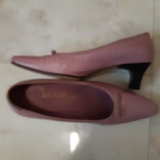 フェラガモ パンプス(ピンク/桃色系)の通販 37点 | Ferragamoを買う フェラガモ パンプス(ピンク/桃色系)の通販 37点 | Ferragamoを買う