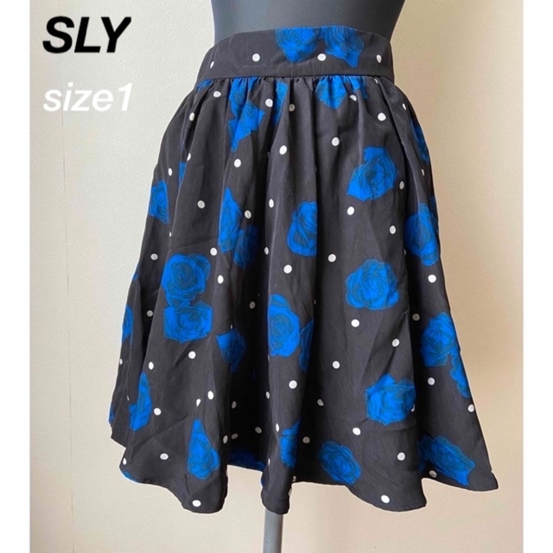SLY(スライ)の【SLY】青薔薇×水玉スカート【サイズ1】 レディースのスカート(ひざ丈スカート)の商品写真