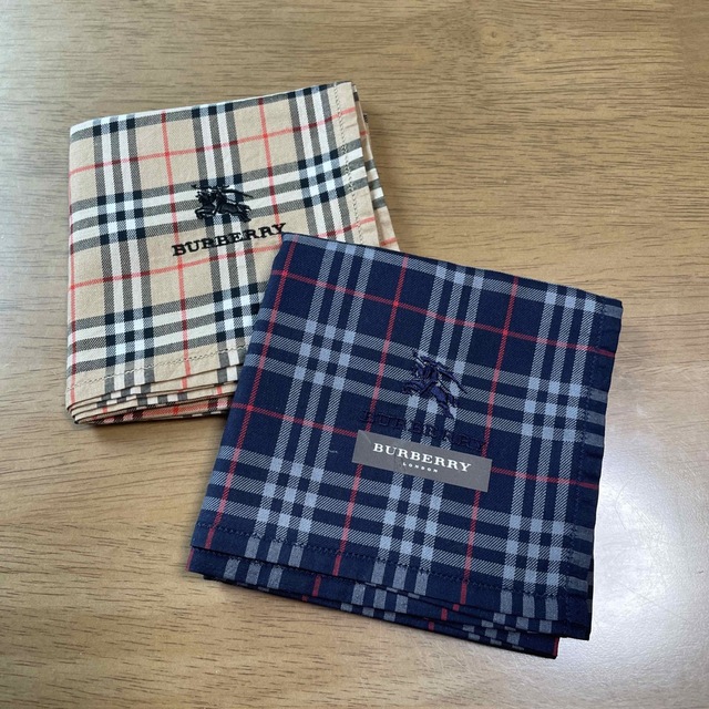 BURBERRY(バーバリー)のバーバリーハンカチ　新品　2枚組 メンズのファッション小物(ハンカチ/ポケットチーフ)の商品写真