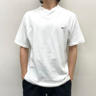 ナイキ(NIKE)のUS古着 ナイキ NIKE Tシャツ 半袖 Vネック スウッシュロゴ 刺繍 サイズ：メンズ M ホワイト【中古】(Tシャツ/カットソー(半袖/袖なし))