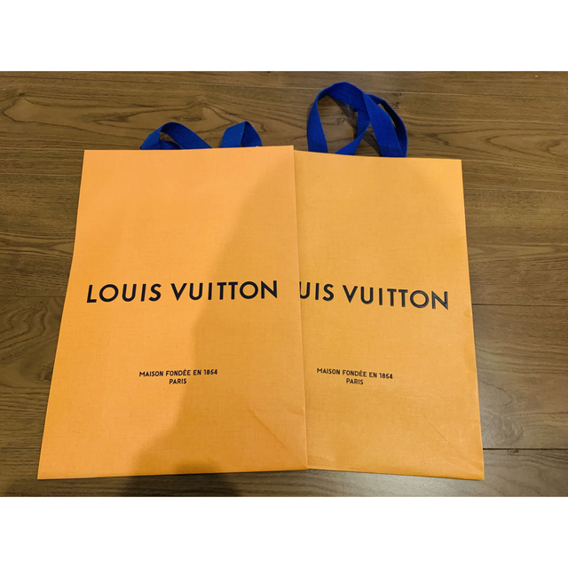 LOUIS VUITTON(ルイヴィトン)のルイヴィトン　ショッパー　ショップ袋　手提げ袋　紙袋　2枚　未使用 レディースのバッグ(ショップ袋)の商品写真