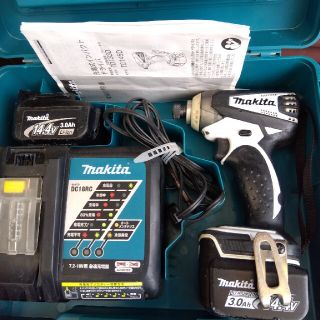 マキタ(Makita)のマキタインパクトドライバーTD133D/14V(工具/メンテナンス)