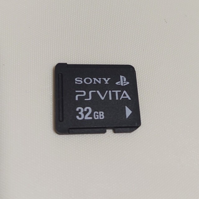 PlayStation Vita(プレイステーションヴィータ)のpsvita 32ギガ メモリーカード エンタメ/ホビーのゲームソフト/ゲーム機本体(その他)の商品写真