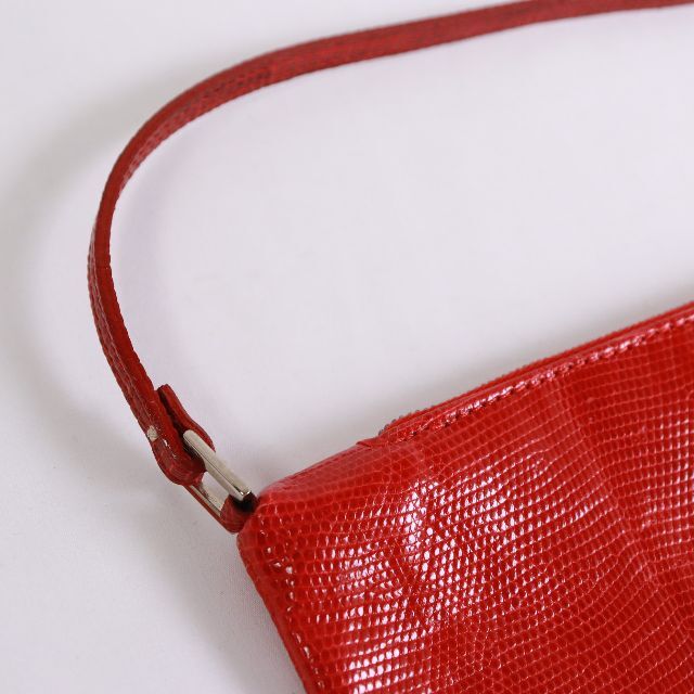 valentino garavani(ヴァレンティノガラヴァーニ)のヴァレンチノガラバーニ　ポーチ　赤　 VALENTINOGARAVANI  レディースのバッグ(ボディバッグ/ウエストポーチ)の商品写真