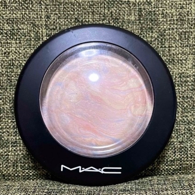 MAC(マック)のけーこ様専用　ミネラライズ スキンフィニッシュ ライトスカペード コスメ/美容のベースメイク/化粧品(フェイスカラー)の商品写真