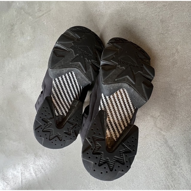 Reebok(リーボック)の限定品⭐︎オールブラック リーボックReebok ポンプフューリーサンダル レディースの靴/シューズ(サンダル)の商品写真