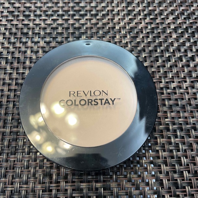 REVLON(レブロン)のレブロン　フェイスパウダー　830 コスメ/美容のベースメイク/化粧品(フェイスパウダー)の商品写真