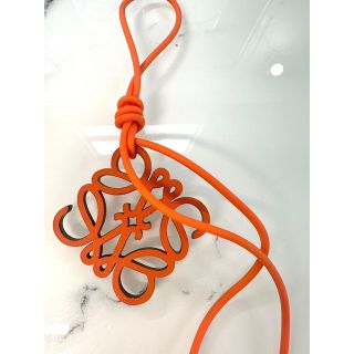 LOEWEロエベ オレンジ チャーム 未使用品 美品-