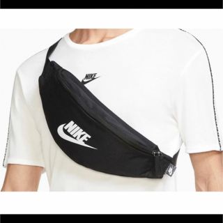 ナイキ(NIKE)のNIKE ボディバッグ(ボディーバッグ)