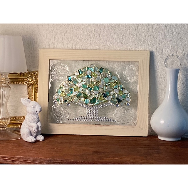 シェル　天然貝　グリーンツリー　インテリアフレーム　シャビー　ステンドグラス風 ハンドメイドのインテリア/家具(アート/写真)の商品写真