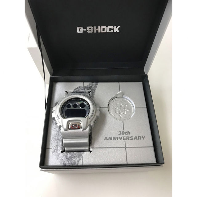 G-SHOCK(ジーショック)のG-SHOCK 30th Anniversary Model シルバー メンズの時計(腕時計(デジタル))の商品写真