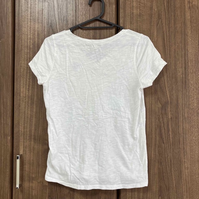 Abercrombie&Fitch(アバクロンビーアンドフィッチ)のアバクロ　Tシャツ　白　アバクロキッズ　 半袖Tシャツ VネックTシャツ 半袖 レディースのトップス(Tシャツ(半袖/袖なし))の商品写真