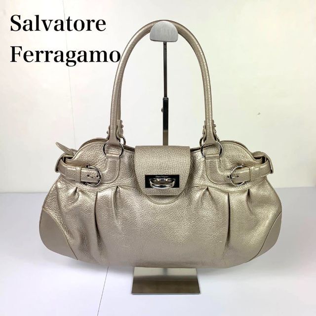 Salvatore Ferragamo(サルヴァトーレフェラガモ)のサルヴァトーレフェラガモ ハンドバック ガンチーニ マリッサ ゴールド レザー レディースのバッグ(トートバッグ)の商品写真