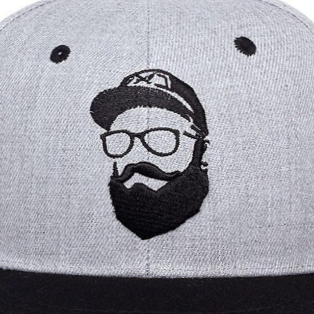 AZ22  グレー  帽子 ロゴ 髭 ひげ おじさん カジュアル灰色 カジュアル メンズの帽子(キャップ)の商品写真