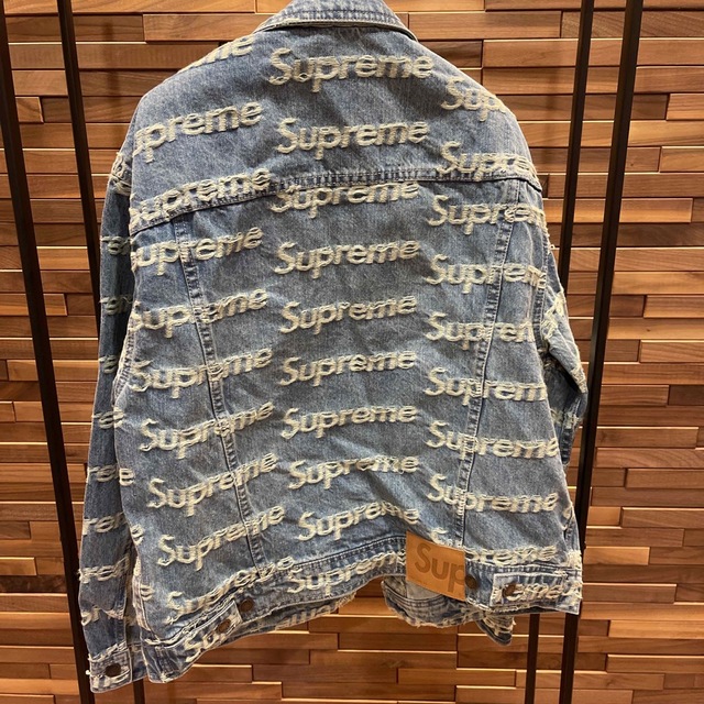 L Supreme Frayed LogosDenimTruckerJacket