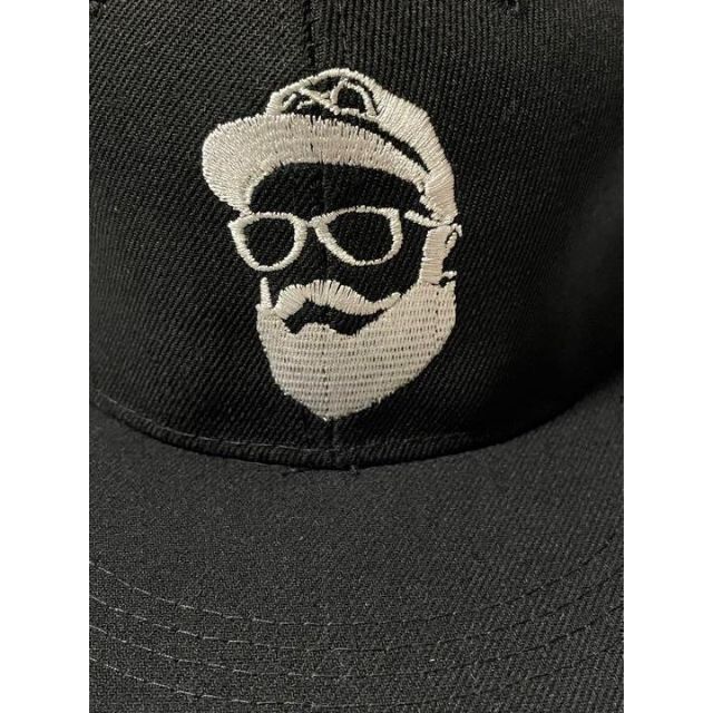 ✅AZ12　ブラック ロゴ 髭 ひげ おじさん カジュアル カジュアル キャップ メンズの帽子(ハット)の商品写真