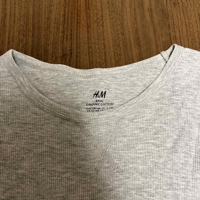 H&M(エイチアンドエム)のH&M ロンT2枚セット　黒グレー　キッズサイズ160 キッズ/ベビー/マタニティのキッズ服男の子用(90cm~)(Tシャツ/カットソー)の商品写真