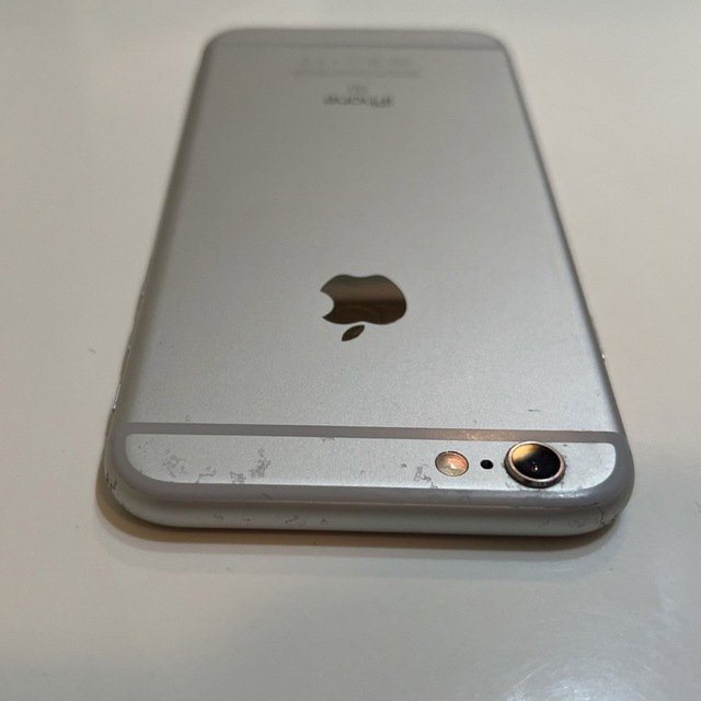 iPhone(アイフォーン)の【最終値下げ】iphone6S 64G silver 本体　SIMフリー スマホ/家電/カメラのスマートフォン/携帯電話(スマートフォン本体)の商品写真