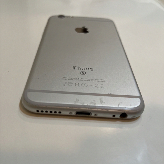 iPhone(アイフォーン)の【最終値下げ】iphone6S 64G silver 本体　SIMフリー スマホ/家電/カメラのスマートフォン/携帯電話(スマートフォン本体)の商品写真