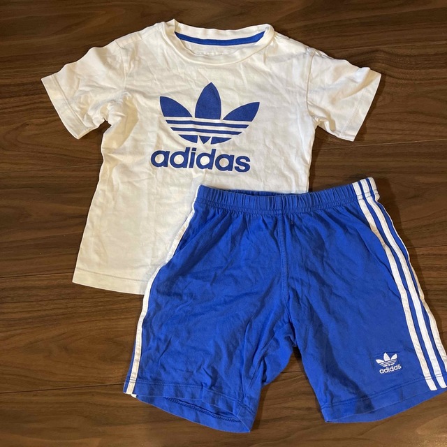 adidas(アディダス)のアディダスオリジナルス キッズセットアップ120 キッズ/ベビー/マタニティのキッズ服男の子用(90cm~)(Tシャツ/カットソー)の商品写真