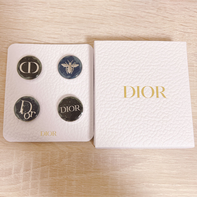 Dior(ディオール)のディオール　ギフト　ピンバッジ コスメ/美容のコスメ/美容 その他(その他)の商品写真