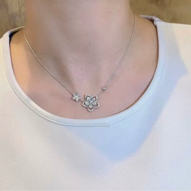 最高級 sonaダイヤモンド ネックレス 花 2 フラワー シルバー レディースのアクセサリー(ネックレス)の商品写真