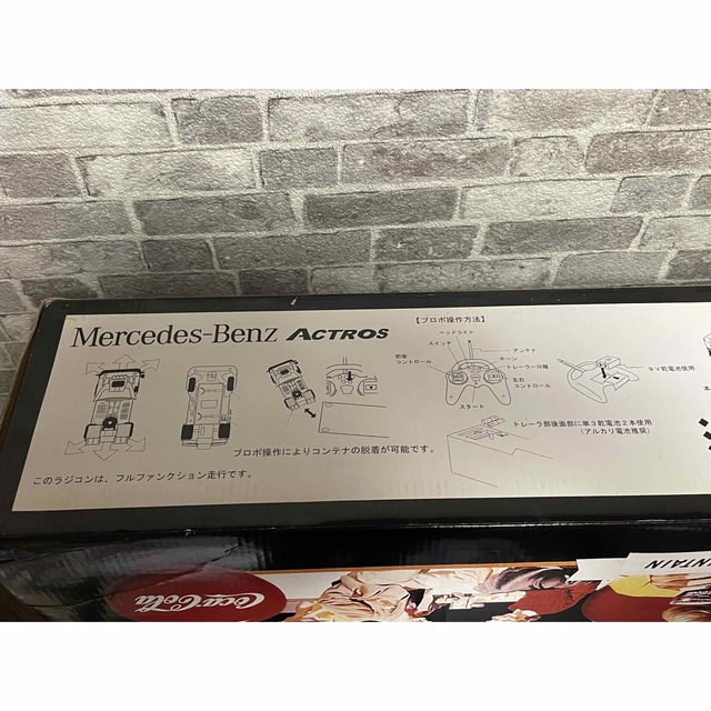 コカ・コーラ(コカコーラ)の未使用　コカコーラ　Mercedes-Benzデザイントレーラー　サイズ１/24 エンタメ/ホビーのおもちゃ/ぬいぐるみ(ホビーラジコン)の商品写真