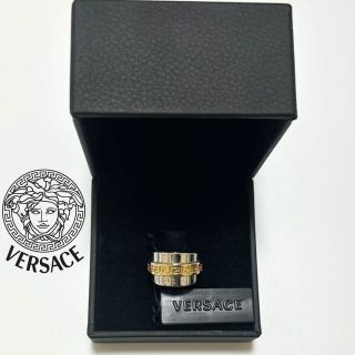 ヴェルサーチ(VERSACE)のヴェルサーチのデザインシルバーリング ナイトデートにぴったりで(リング(指輪))