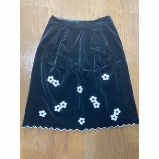 エムズグレイシー(M'S GRACY)の美品　M’S GRACY  花刺繍　スカート(ひざ丈スカート)