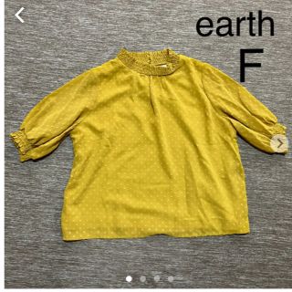 アースミュージックアンドエコロジー(earth music & ecology)のドット柄カラシ色トップス　春服　INGIN.ワンウェイ.ロペピクニックずき(カットソー(長袖/七分))