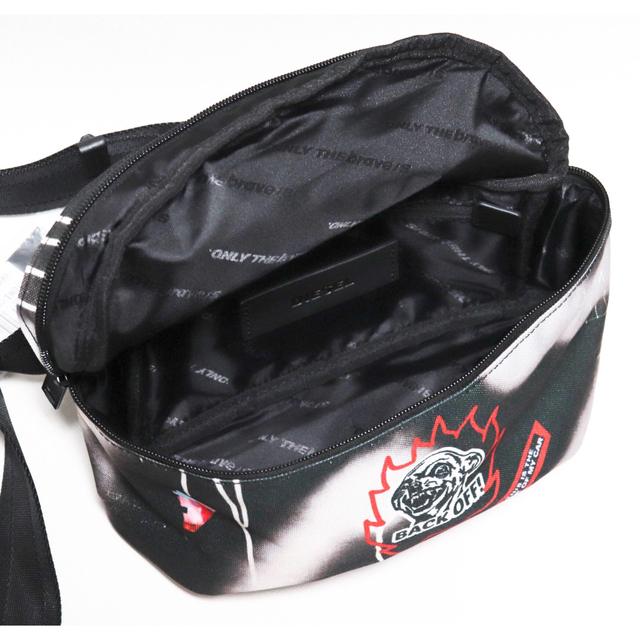 DIESEL(ディーゼル)の《ディーゼル》新品 軽量 グラフィックデザイン ボディバッグ ベルトバッグ メンズのバッグ(ボディーバッグ)の商品写真