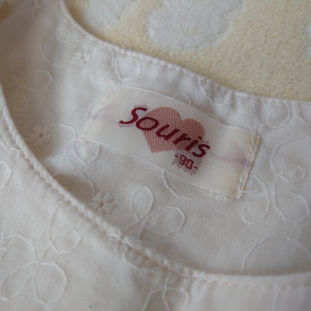 Souris(スーリー)のsouris ワンピース 90cm パンツ付 キッズ/ベビー/マタニティのキッズ服女の子用(90cm~)(ワンピース)の商品写真