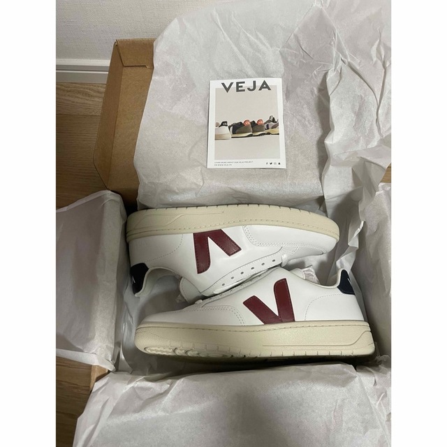 VEJA(ヴェジャ)の新品　VEJAヴェジャ V12レザー　スニーカー  EU 38 24cm  レディースの靴/シューズ(スニーカー)の商品写真