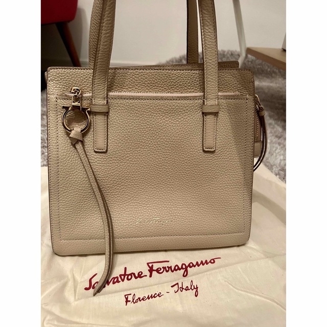 Ferragamo(フェラガモ)のフェラガモ　ロゴトートバッグ レディースのバッグ(トートバッグ)の商品写真