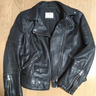 ザラ(ZARA)のZARA リアルレザーライダースジャケット(ライダースジャケット)