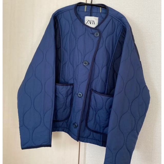 ZARA(ザラ)のZARA キルティング パフジャケット 中綿 ラウンドネック レディースのジャケット/アウター(ブルゾン)の商品写真