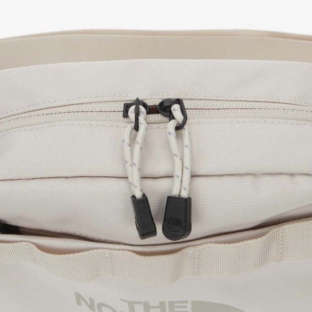 THE NORTH FACE(ザノースフェイス)のノースフェイス　ショルダーバッグ　クリーム レディースのバッグ(ショルダーバッグ)の商品写真