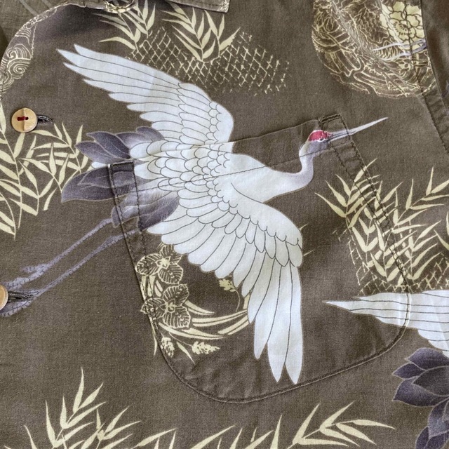 TAKEO KIKUCHI(タケオキクチ)の和柄 アロハシャツ 半袖 鶴 レーヨン コットン 開襟 アースカラー 木ボタン メンズのトップス(シャツ)の商品写真