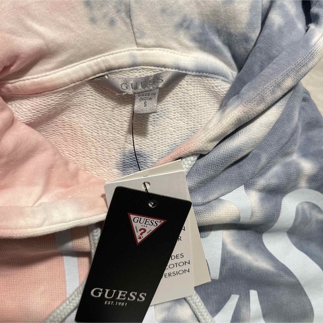 海外限定 GUESS ゲス クロップド タイダイ ロゴ レインボー