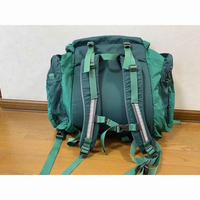 mont bell(モンベル)のmont-bellモンベル　トリプルポケット　リュック　林間学校　40L  緑 キッズ/ベビー/マタニティのこども用バッグ(リュックサック)の商品写真