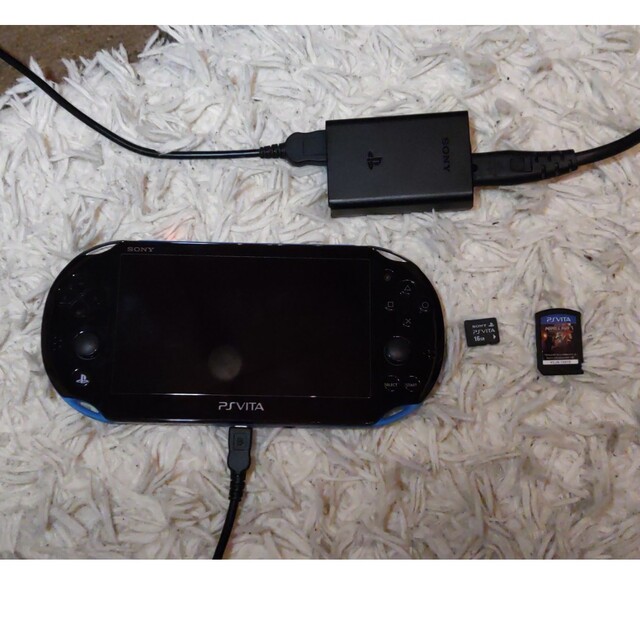 PlayStation Vita PCH2000　16GBメモカ付